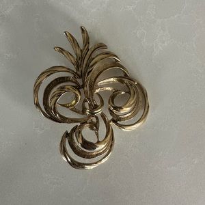 Brand new gold brooch clip!